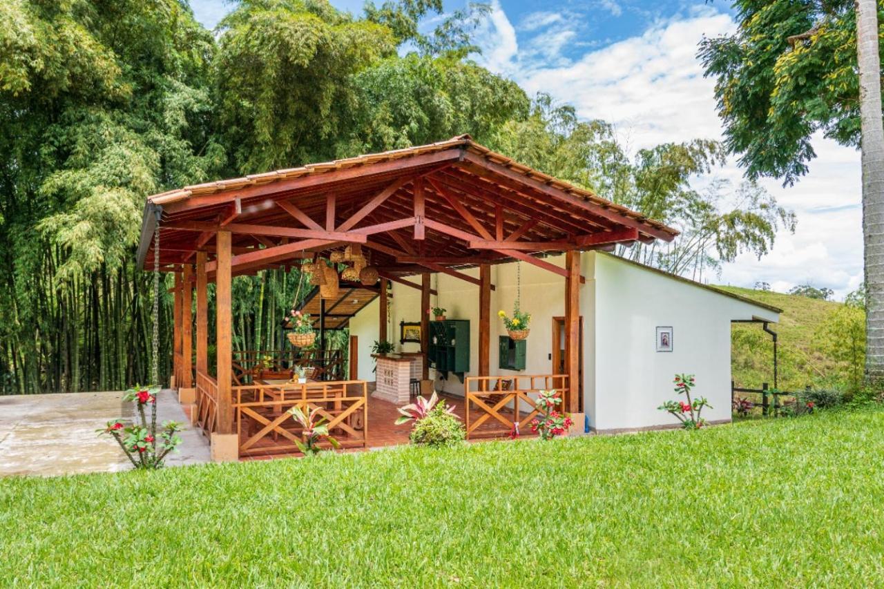 Agradable Cabana Cafetera Con Jacuzzi A 12 Min Del Centro De Pereira Exterior photo